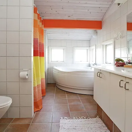 Holiday home Four-bedroom Holiday In Tranekaer 1 Skattebolle