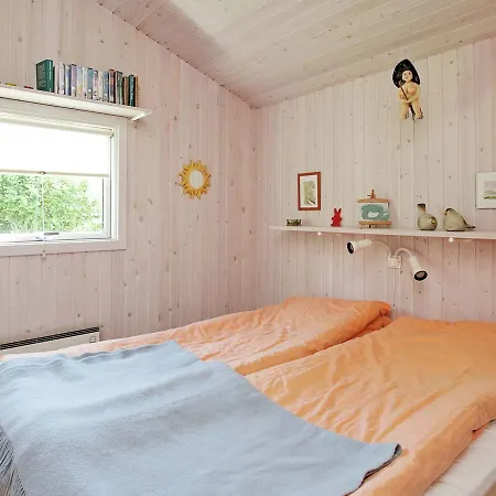 Holiday home Four-bedroom Holiday In Tranekaer 1 Skattebolle