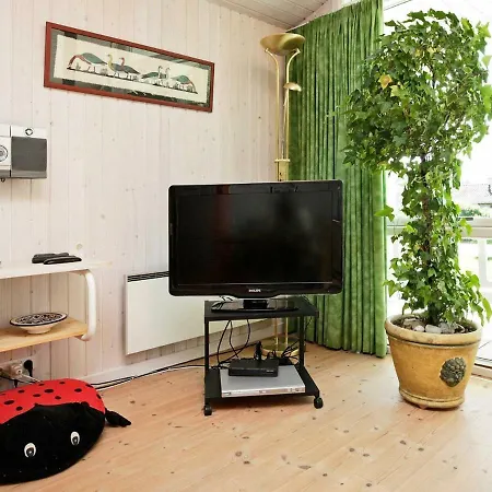 Four-bedroom Holiday In Tranekaer 1 Skattebolle